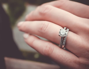 Quel Est Le Bon Moment Pour Donner Des Anneaux De Promesse?