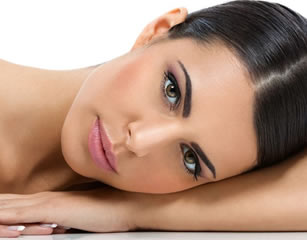 Maquillage permanent, le pour et le contre